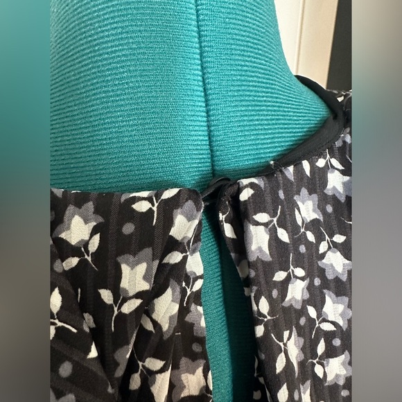 Ann Taylor Loft Sleeveless Tunic small razor back - Picture 11 of 16